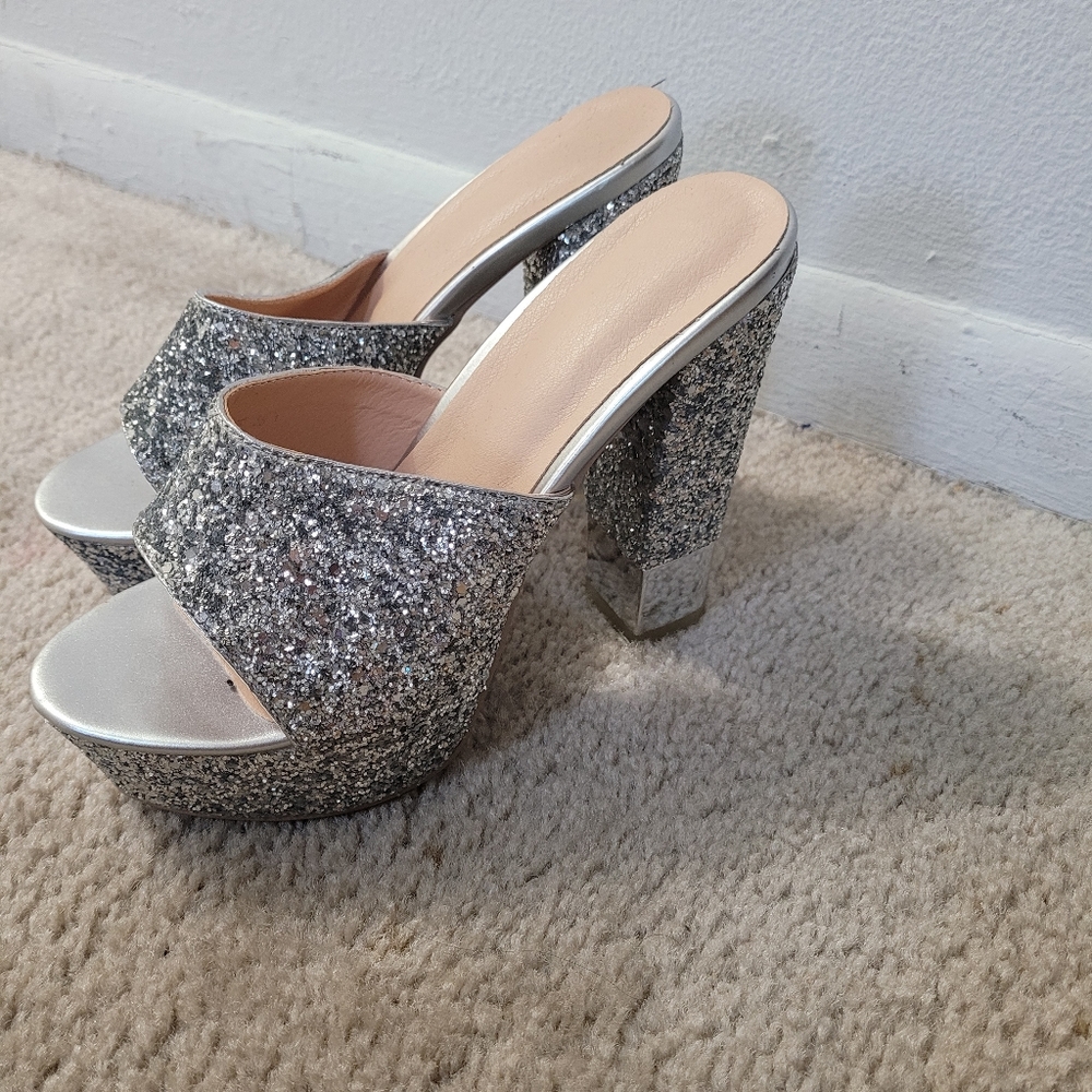Heels - Picture 3 of 3
